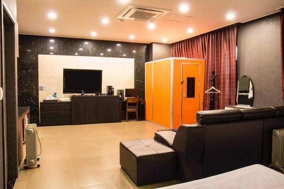 G Tourist Hotel Wolmido Инчон Экстерьер фото