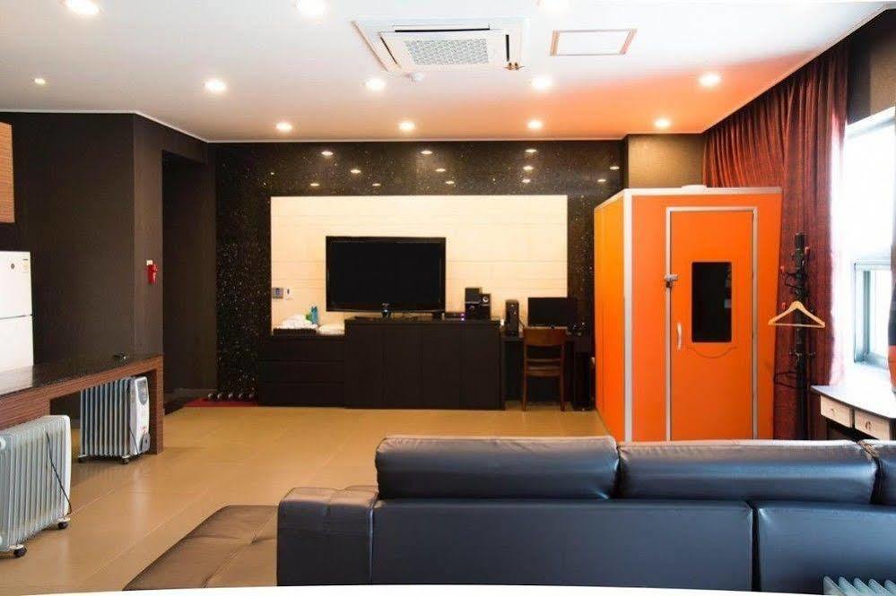G Tourist Hotel Wolmido Инчон Экстерьер фото