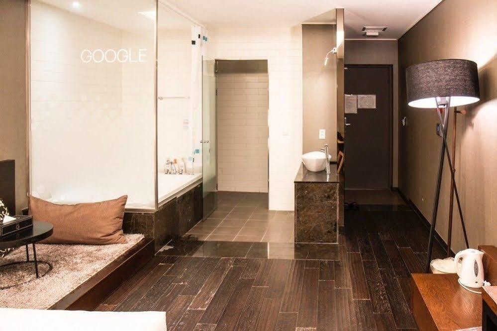 G Tourist Hotel Wolmido Инчон Экстерьер фото