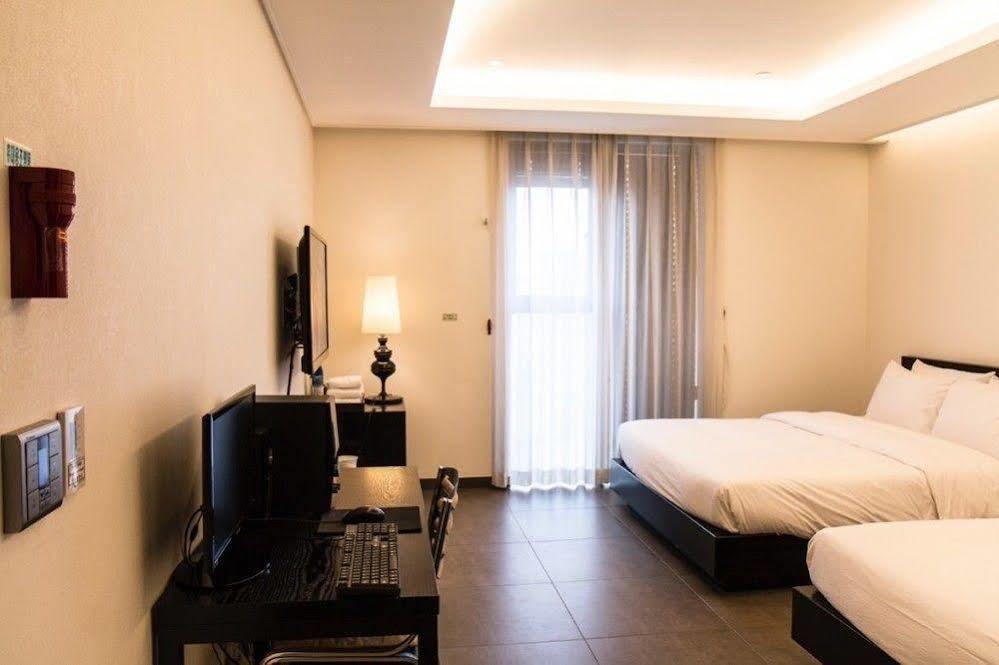G Tourist Hotel Wolmido Инчон Экстерьер фото