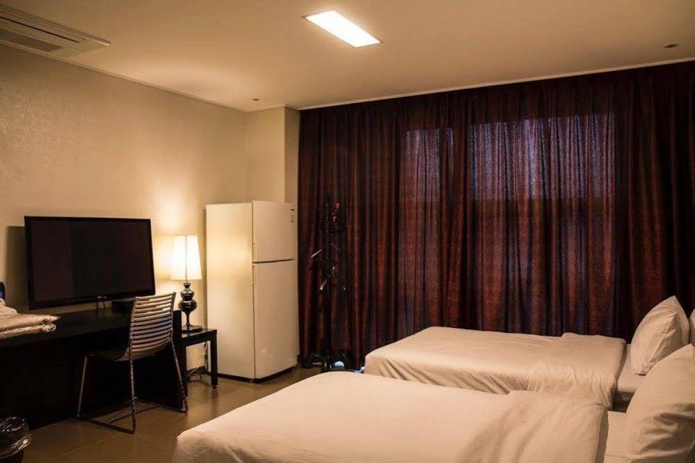 G Tourist Hotel Wolmido Инчон Экстерьер фото